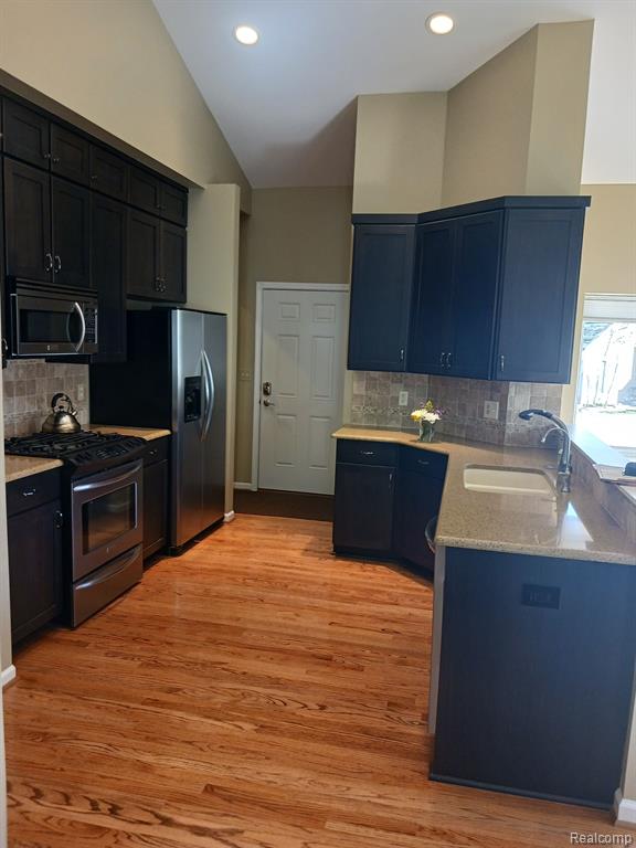 644 MILL POINTE Drive, Milford, MI 48381 — Photo 8