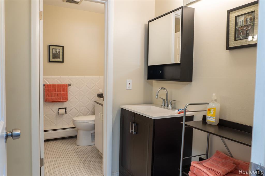 1205 ISLAND Drive, 201, Ann Arbor, MI 48105 — Photo 16