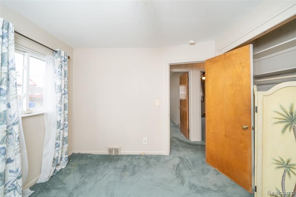 5247 Lyons Circle S, Warren, MI 48092 — Photo 34