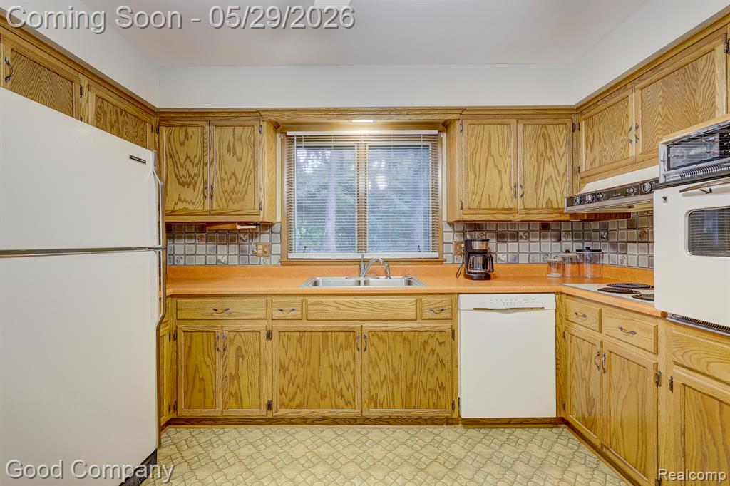 1371 Winchcombe Drive, Bloomfield Hills, MI 48304 — Photo 9
