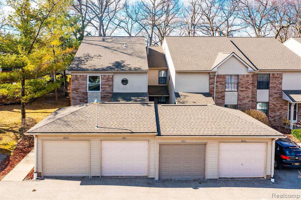 4933 OAK HILL Drive, Waterford, MI 48329 — Photo 2