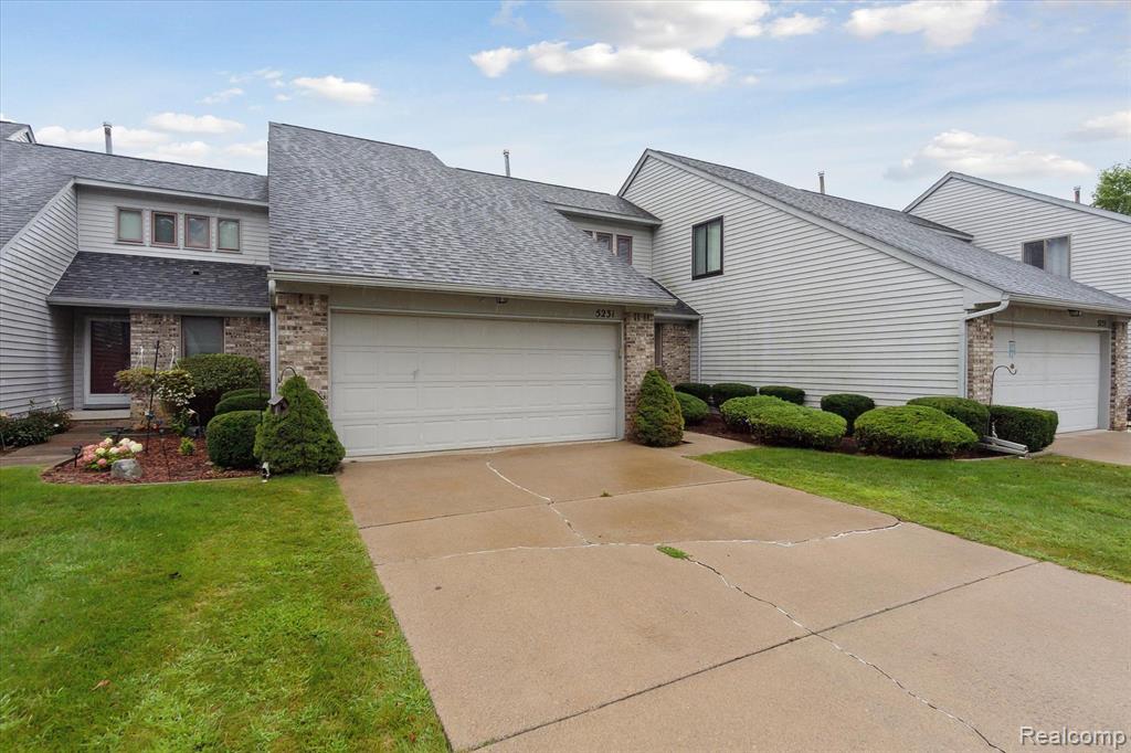 5231 COUNTRY WOOD Lane, Grand Blanc, MI 48439 — Photo 2