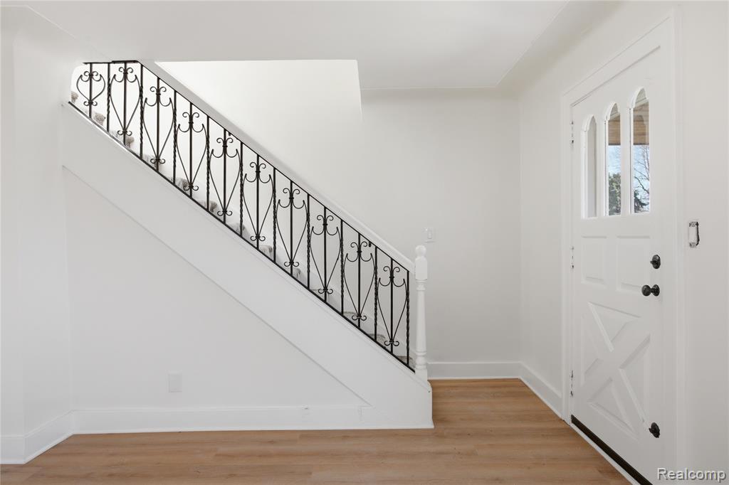 41 W George Avenue, Hazel Park, MI 48030 — Photo 3