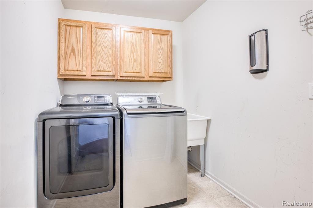 10237 Swan Lake Circle, Ypsilanti, MI 48197 — Photo 27