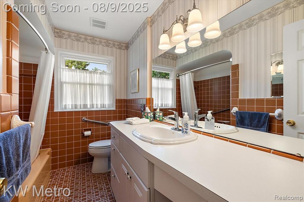 18241 Dunblaine Avenue, Beverly Hills, MI 48025 — Photo 57