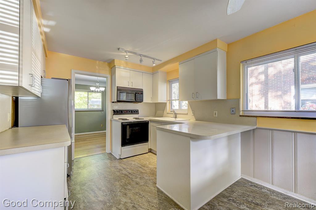 31160 E Rutland Street, Beverly Hills, MI 48025 — Photo 12