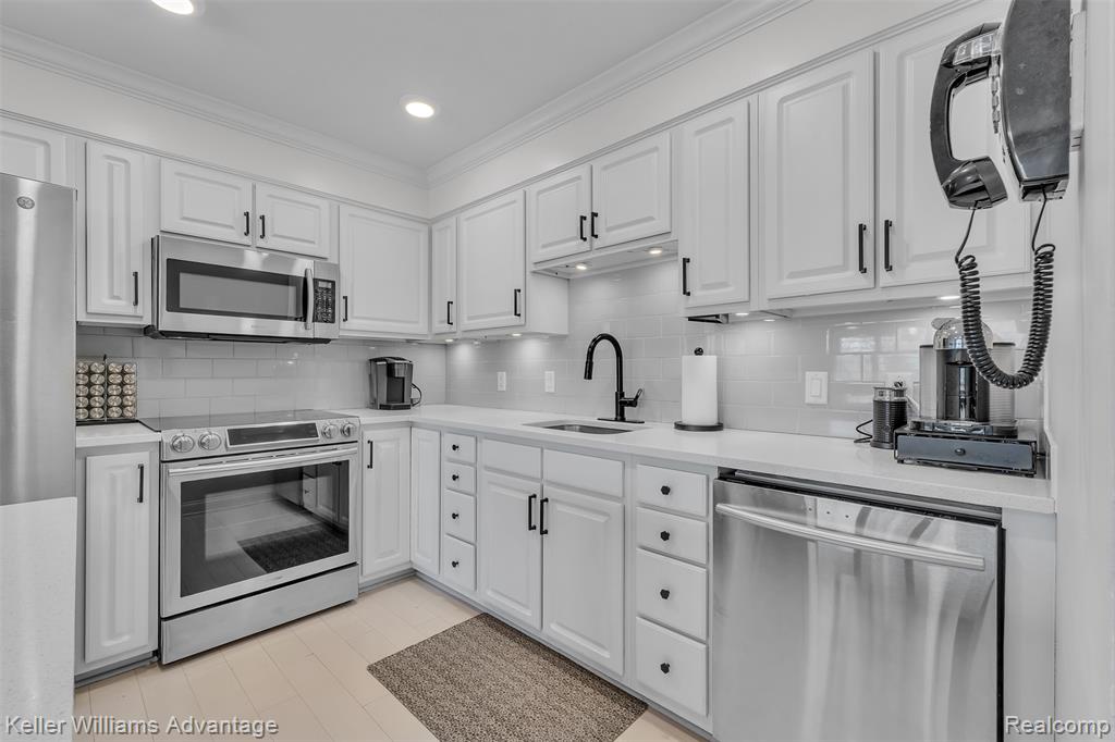 770 Deer Street, 303, Plymouth, MI 48170 — Photo 13