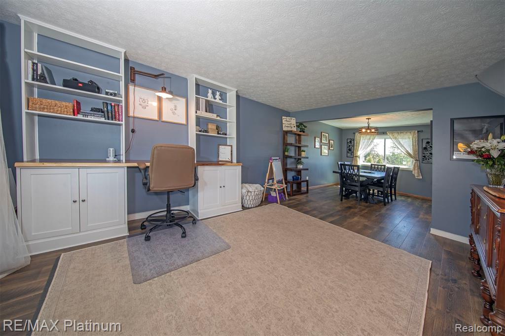9633 Fairfax Drive W, Pinckney, MI 48169 — Photo 4