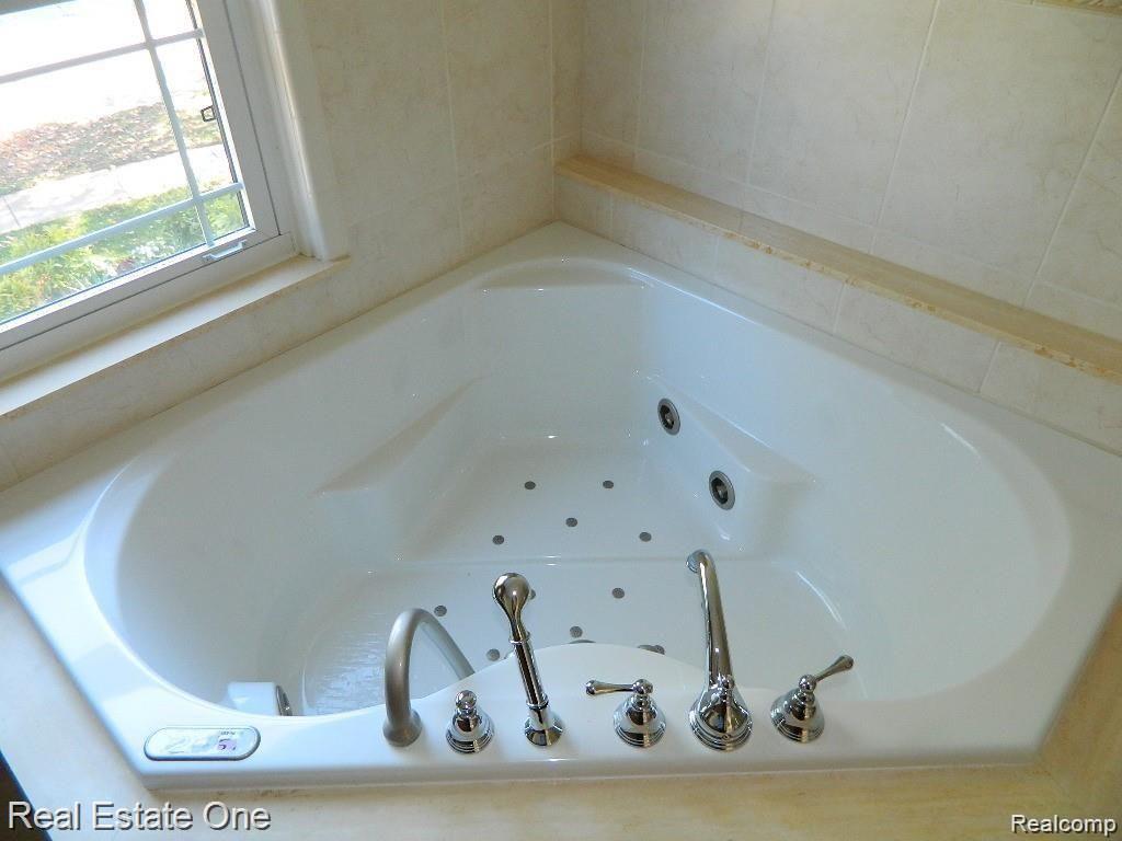 6927 Northpoint Drive, Troy, MI 48085 — Photo 26