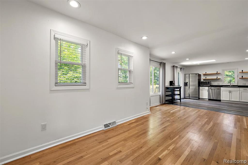 433 CHERRY Drive, Troy, MI 48083 — Photo 5