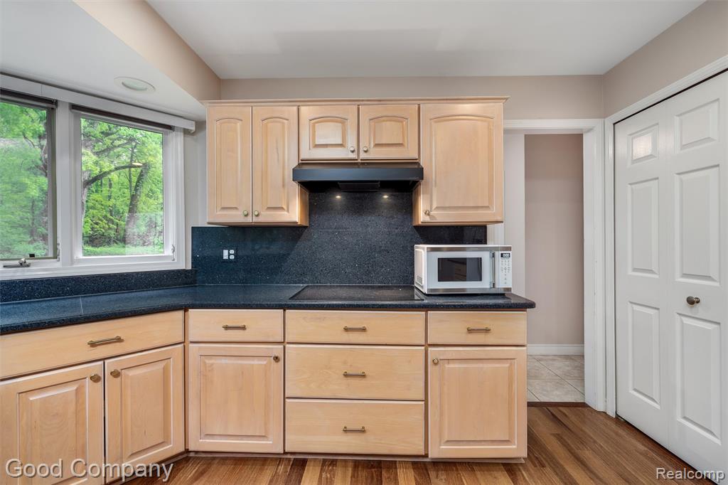 5893 CHRISTINA Drive, West Bloomfield, MI 48324 — Photo 21