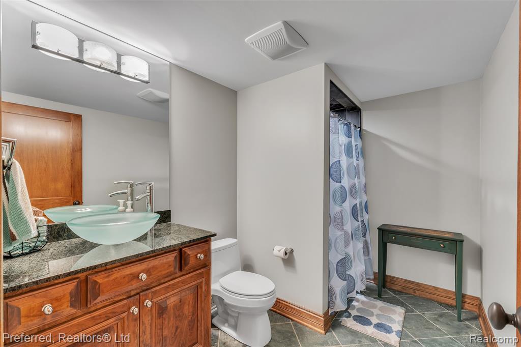 12196 Woodline Drive, Fenton, MI 48430 — Photo 71