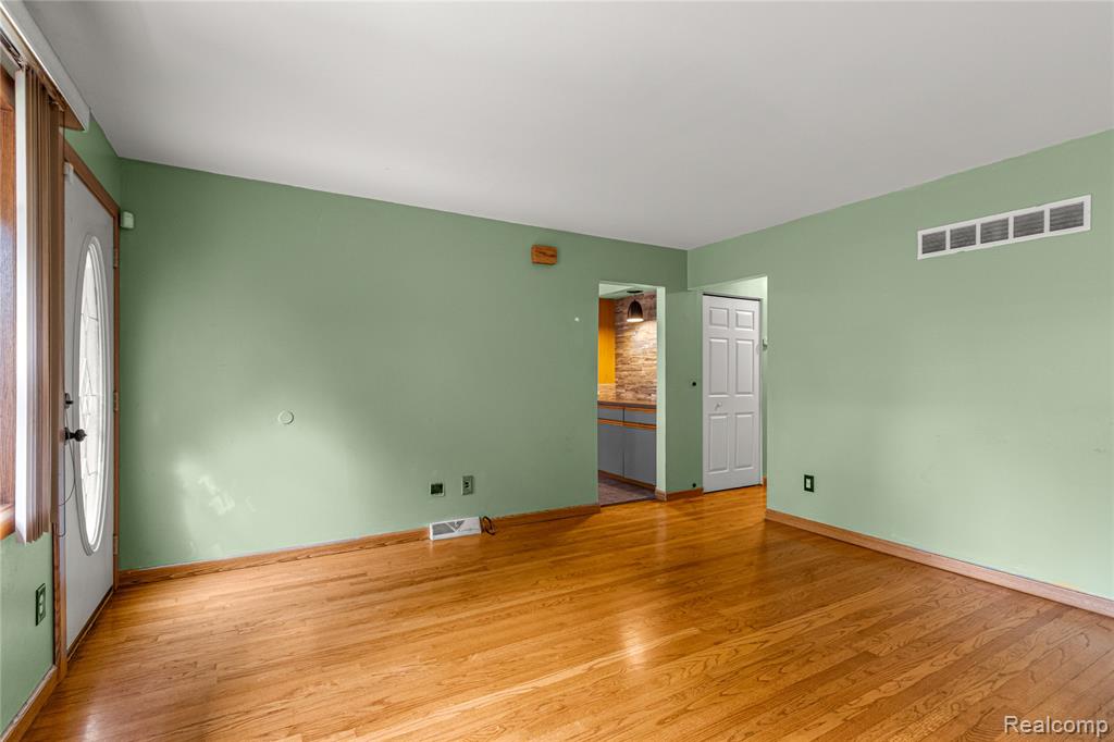 4403 Harding Street, Dearborn Heights, MI 48125 — Photo 5