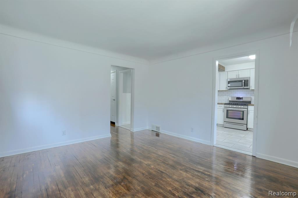 539 FARNHAM Avenue, Lincoln Park, MI 48146 — Photo 10