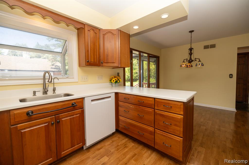 6084 Upper Straits Boulevard, West Bloomfield, MI 48324 — Photo 15