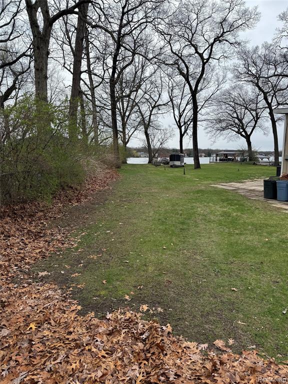 8360 Arlis Street, Commerce Twp, MI 48382 — Photo 16