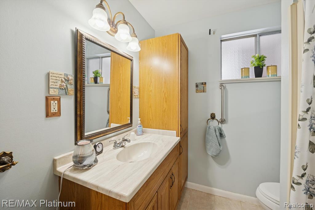 707 Briarwood Lane, Fenton, MI 48430 — Photo 11