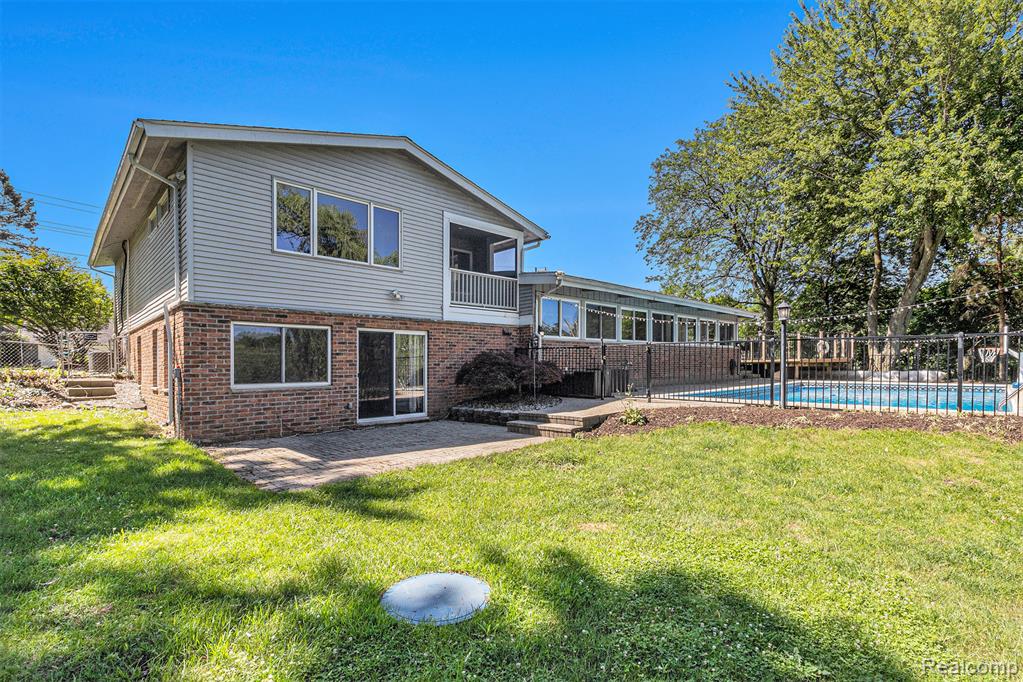 2145 Helmsford Drive, Wolverine Lake, MI 48390 — Photo 47