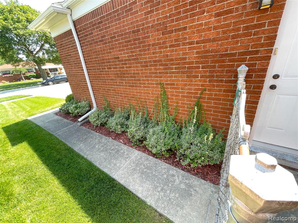 32827 DOVER Avenue, Warren, MI 48088 — Photo 63