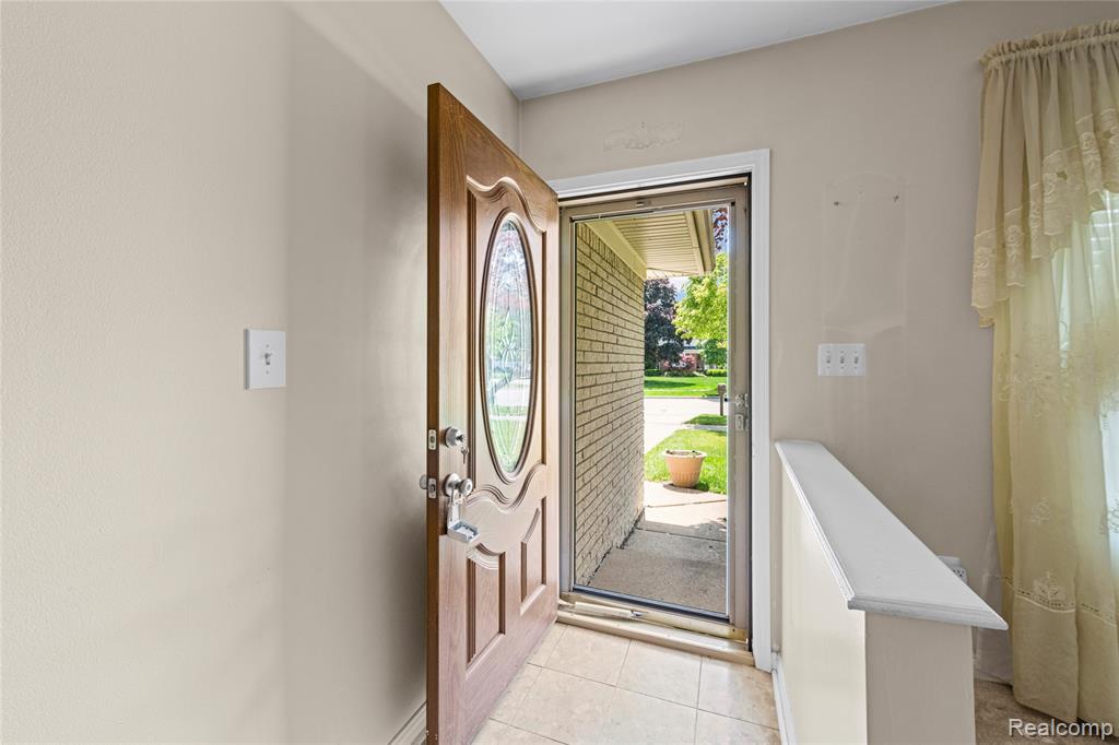 22356 Woodstock Court, Woodhaven, MI 48183 — Photo 6