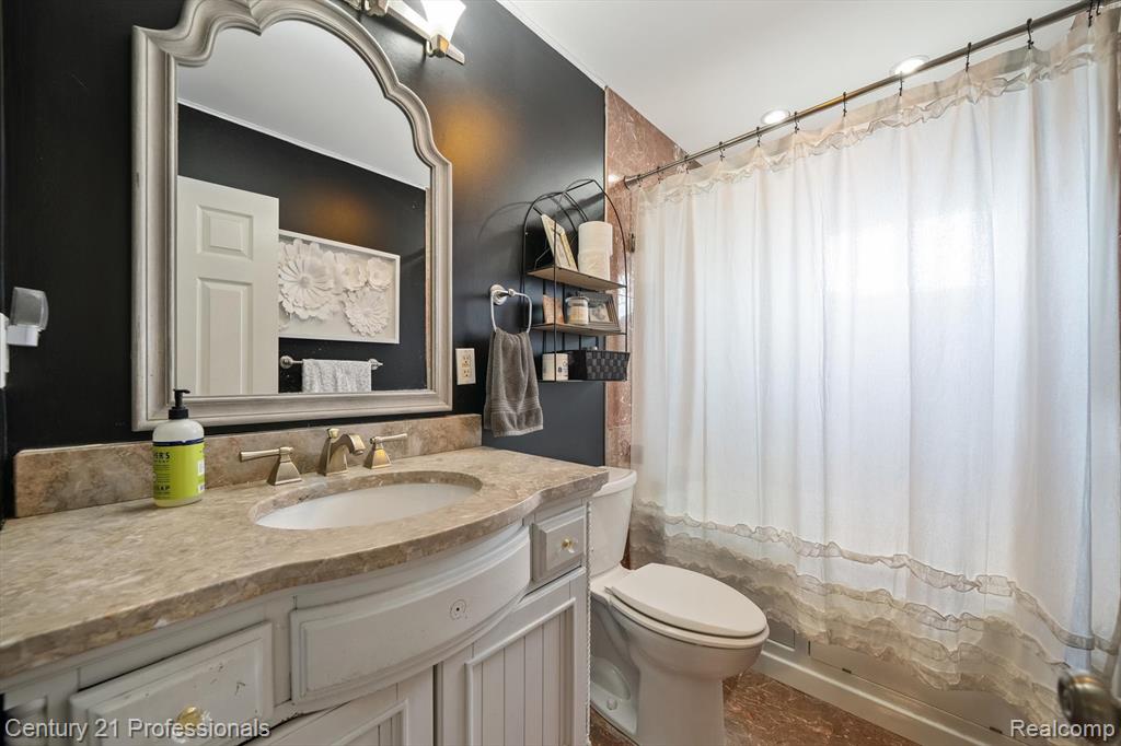 9024 Hubbard Street, Livonia, MI 48150 — Photo 25