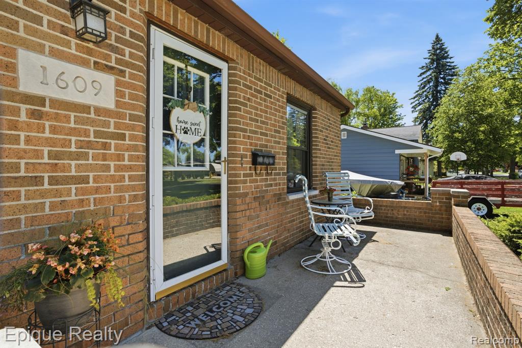 1609 New Jersey Avenue, Marysville, MI 48040 — Photo 2