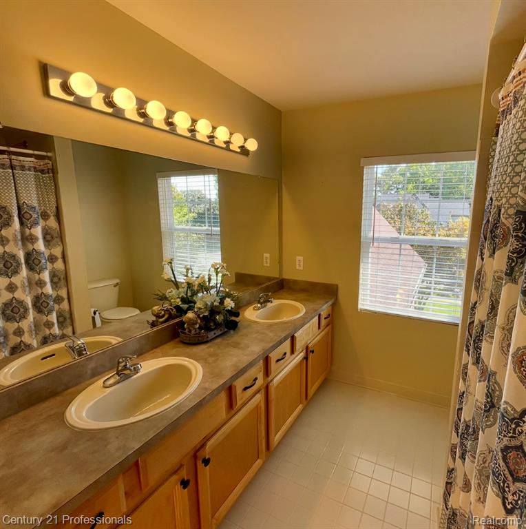 778 W Peninsula Court, Oxford, MI, 48371