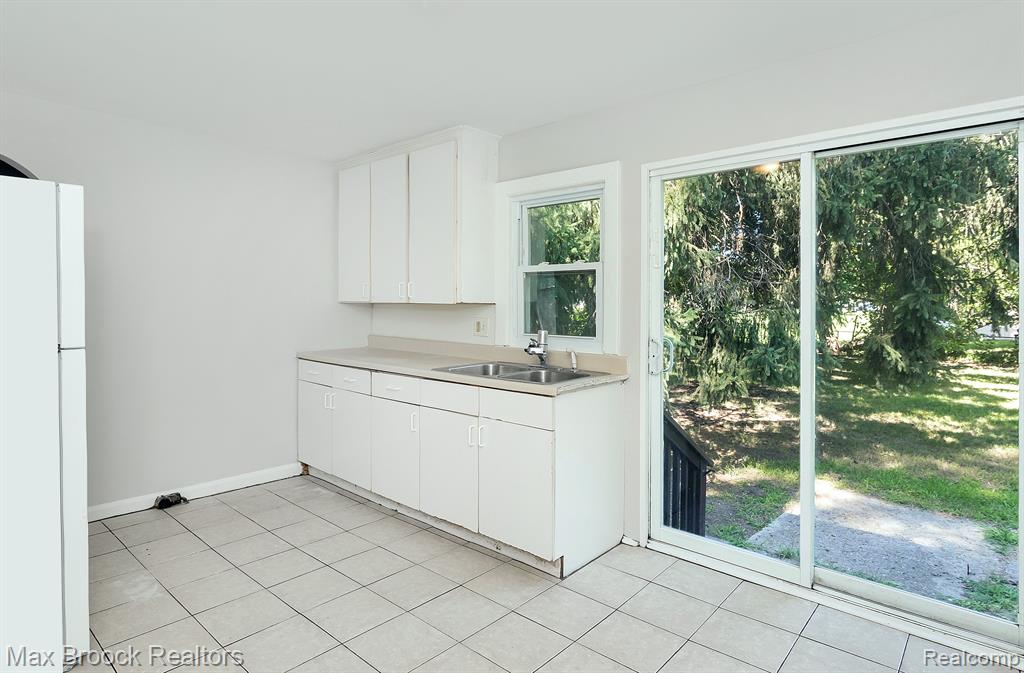594 ANDRESEN Court, Hazel Park, MI 48030 — Photo 15