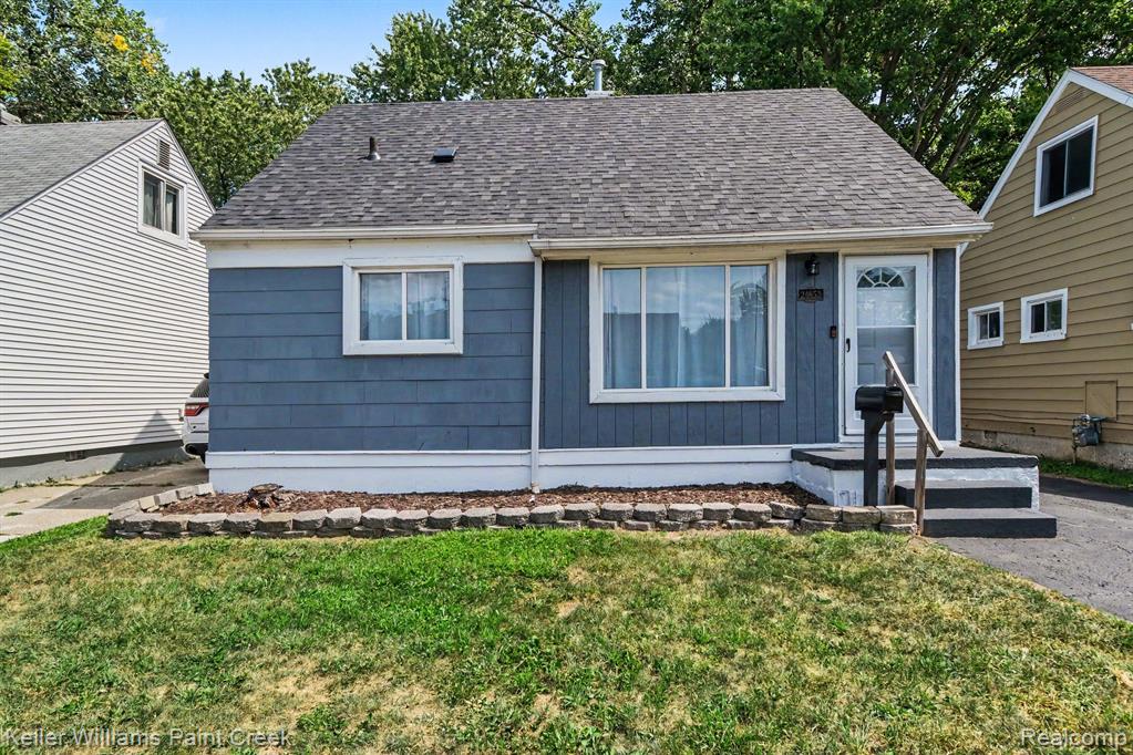 24652 Lauren Avenue, Warren, MI 48089