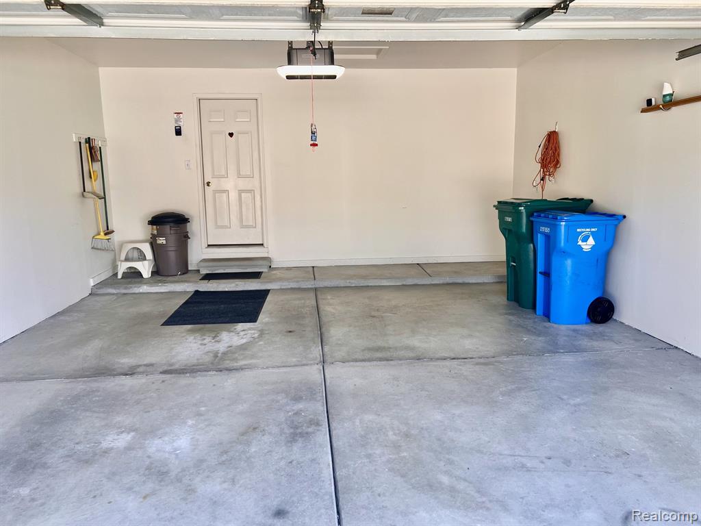 553 WOODHAVEN Drive, Commerce Twp, MI 48390 — Photo 19