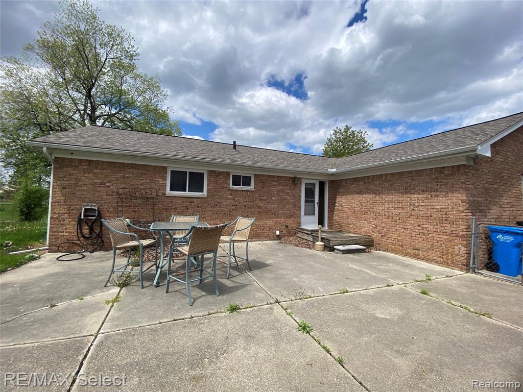 607 W Girard Avenue, Madison Heights, MI 48071 — Photo 9