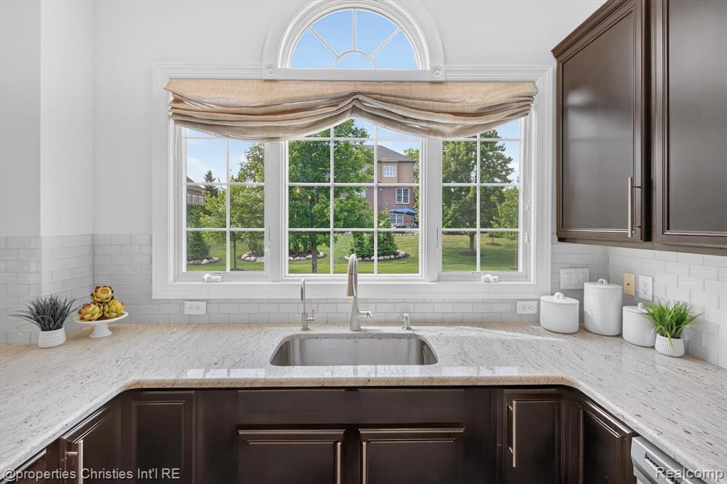 46592 Pinehurst Circle N, Northville, MI 48168 — Photo 20