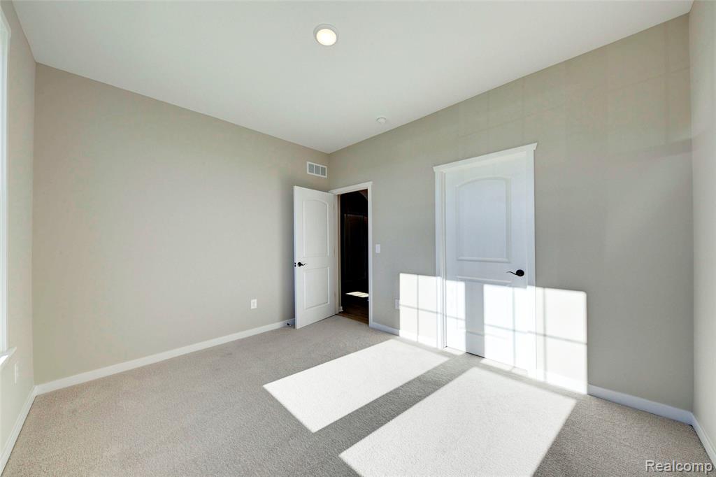688 Round Rock Drive, Howell, MI 48843 — Photo 9