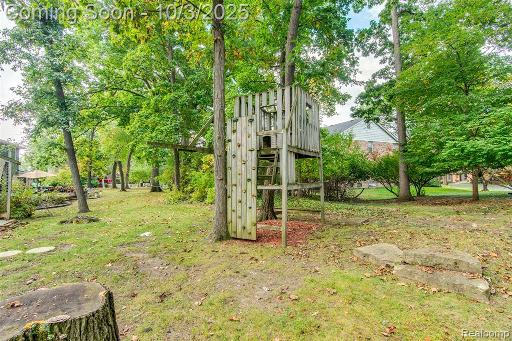 5130 Lake Bluff Rd, West Bloomfield, MI 48323 — Photo 35