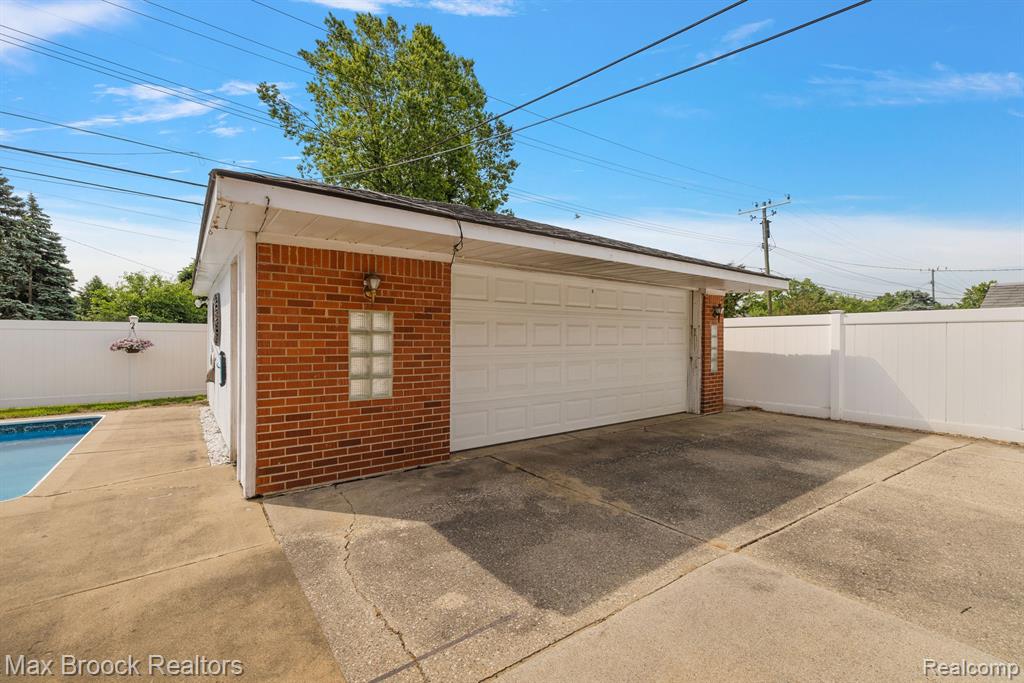 9060 HEADLEY Drive, Sterling Heights, MI 48314 — Photo 52