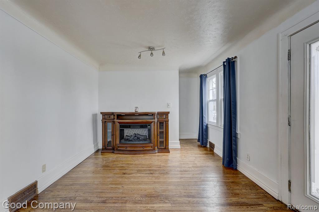 736 E Meyers Avenue, Hazel Park, MI 48030 — Photo 7