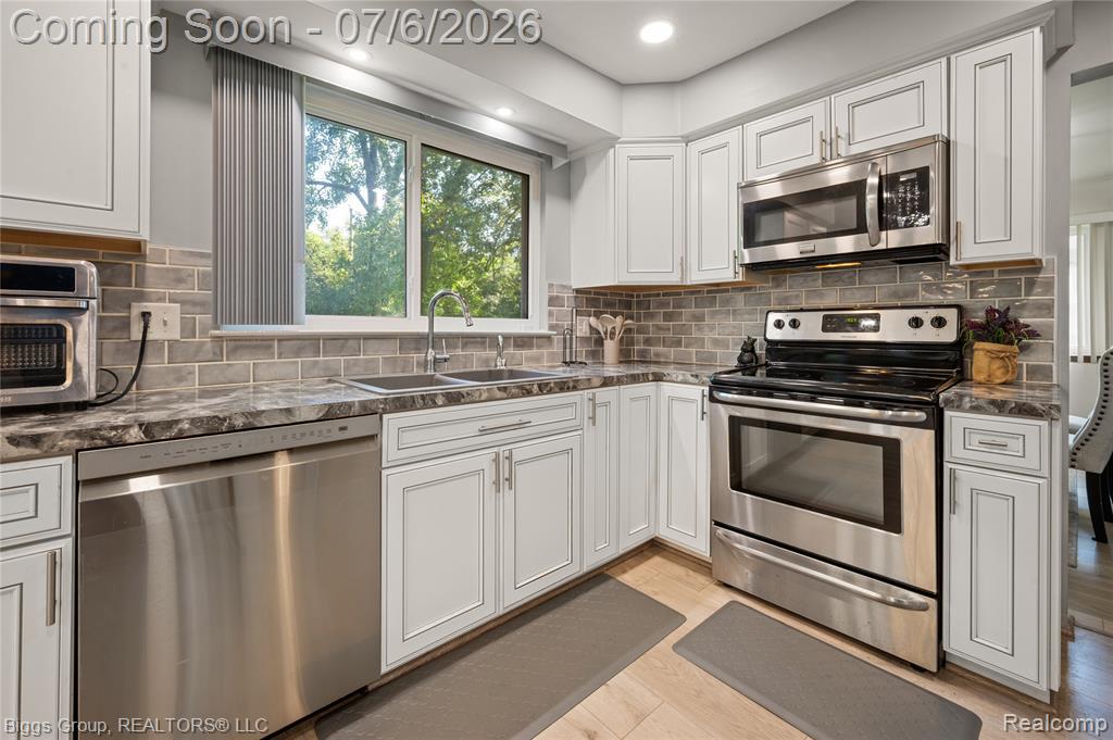 26207 Meadowbrook Way, Lathrup Village, MI 48076 — Photo 8