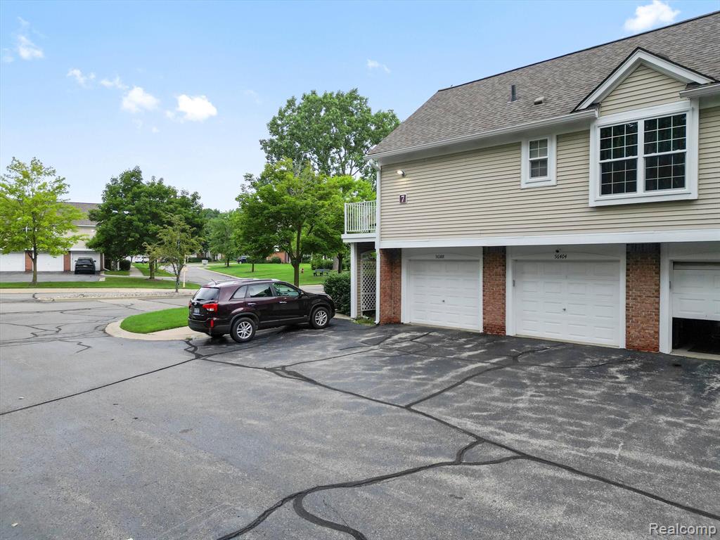 56404 CHESAPEAKE Trail, Shelby Twp, MI 48316 — Photo 3
