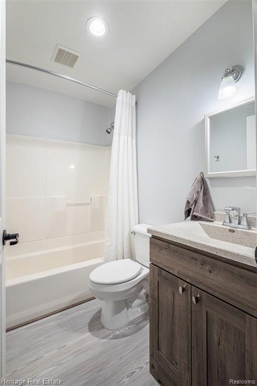4864 Holmes Road, Goodrich Vlg, MI — Photo 15