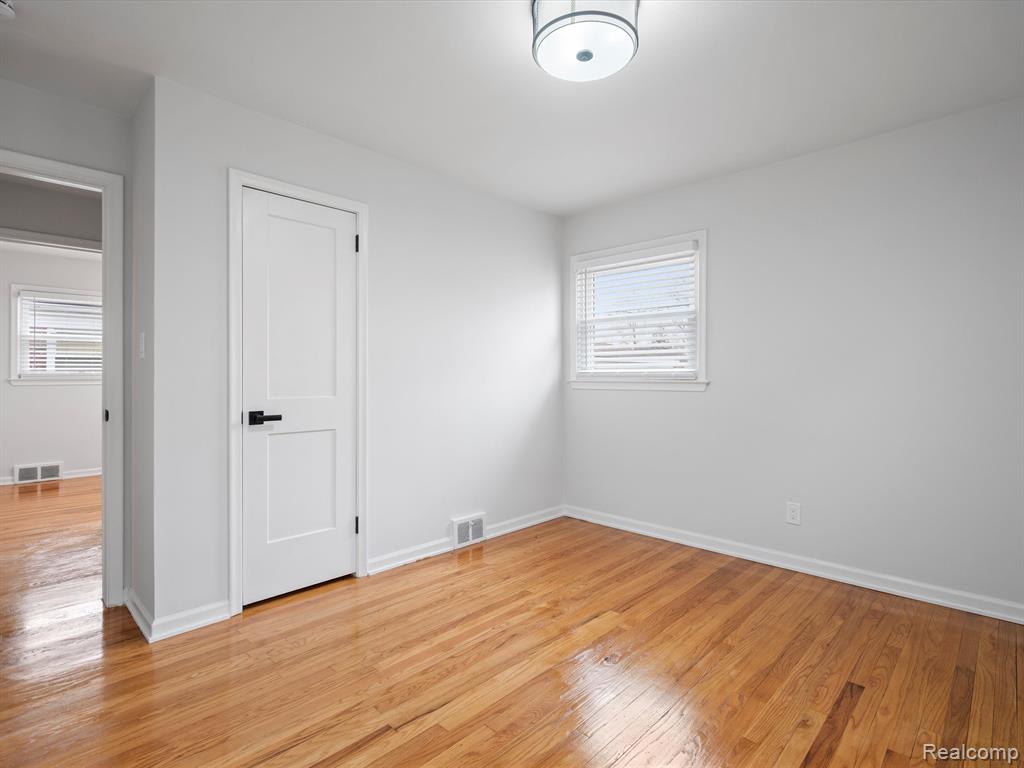 9120 SARASOTA, Redford, MI 48239 — Photo 17