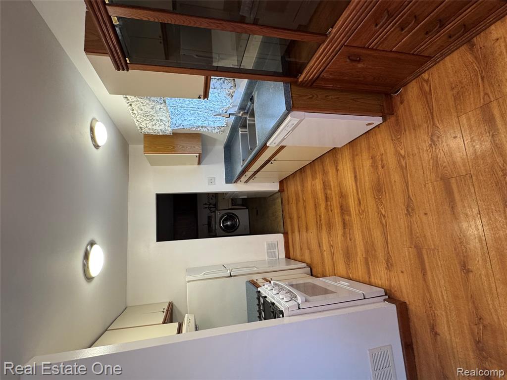 4025 Cresthaven Drive, Waterford, MI 48328 — Photo 6