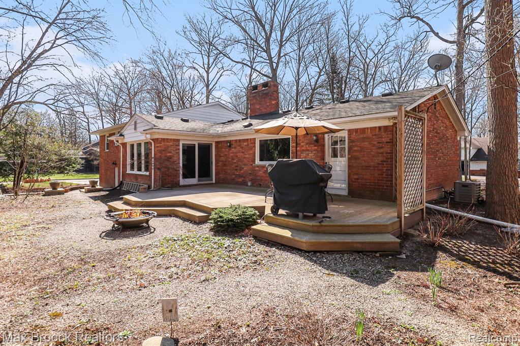 22724 King Richard Court, Beverly Hills, MI 48025 — Photo 35