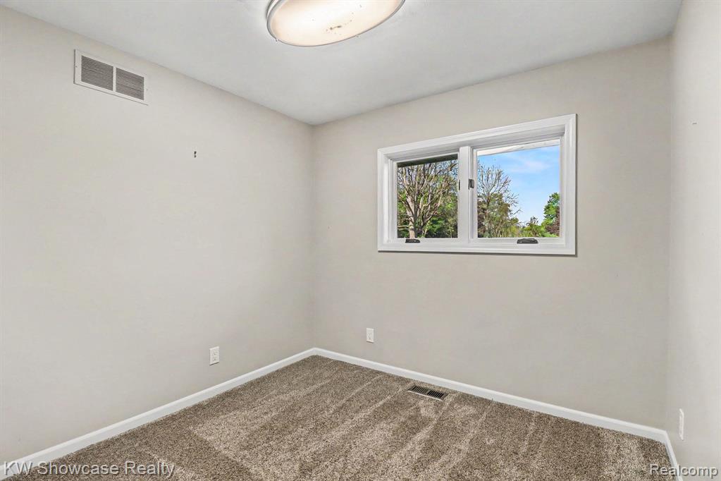 2572 Ridge Road, White Lake, MI 48383 — Photo 19