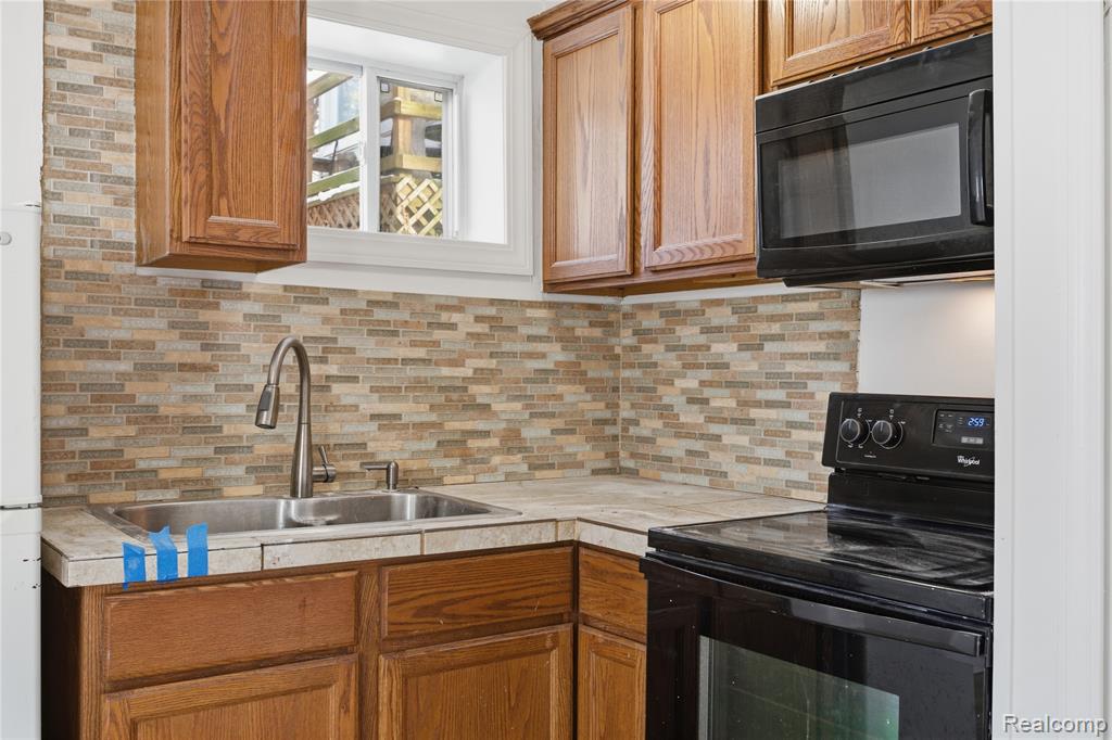 707 Buena, Lake Orion, MI, 48362