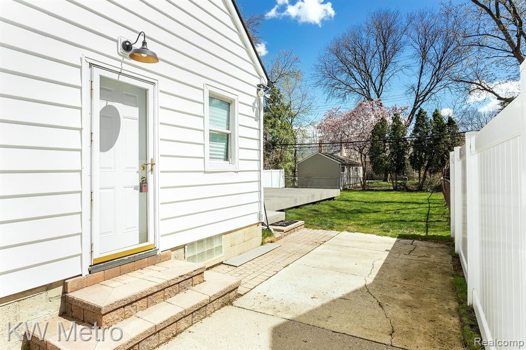 706 N REMBRANDT Avenue, Royal Oak, MI 48067 — Photo 31