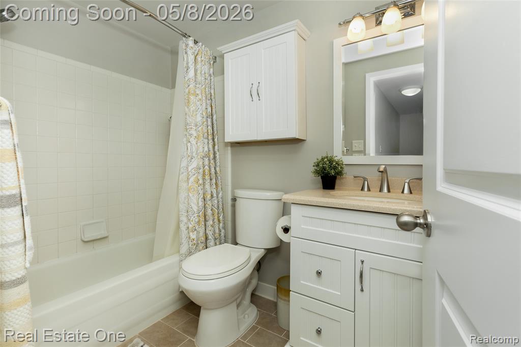 4749 Parkridge Drive, Waterford, MI 48329 — Photo 23