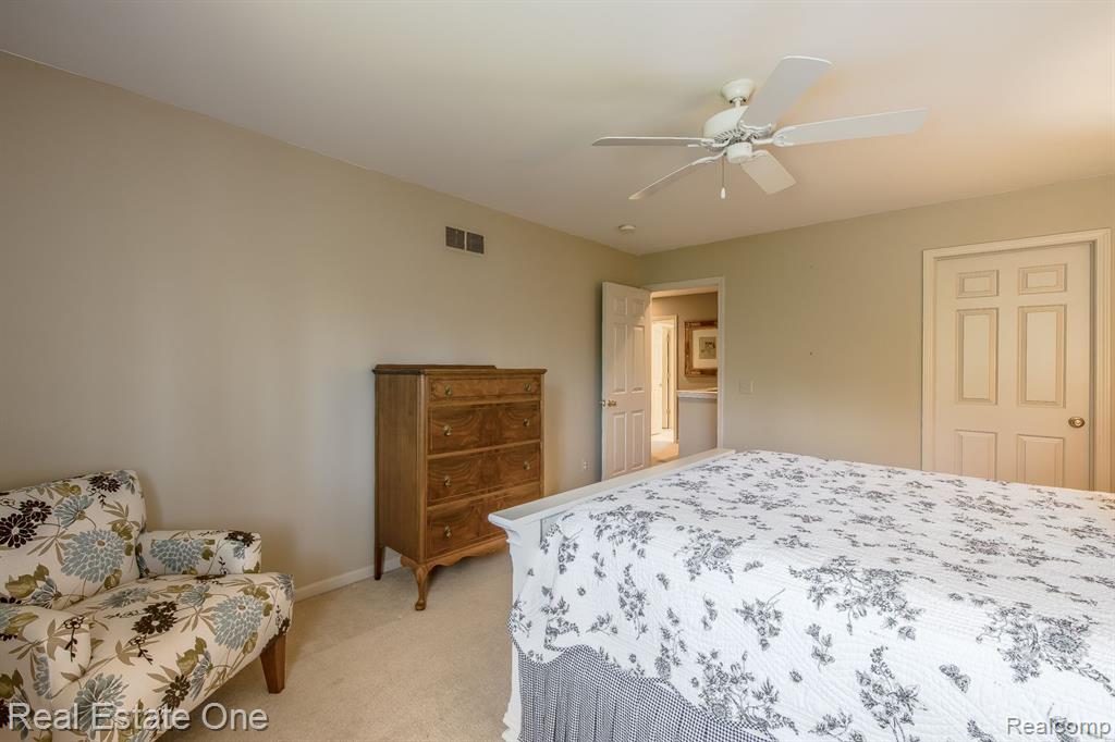 9316 LAKEBLUFF Drive, Clarkston, MI 48348 — Photo 41