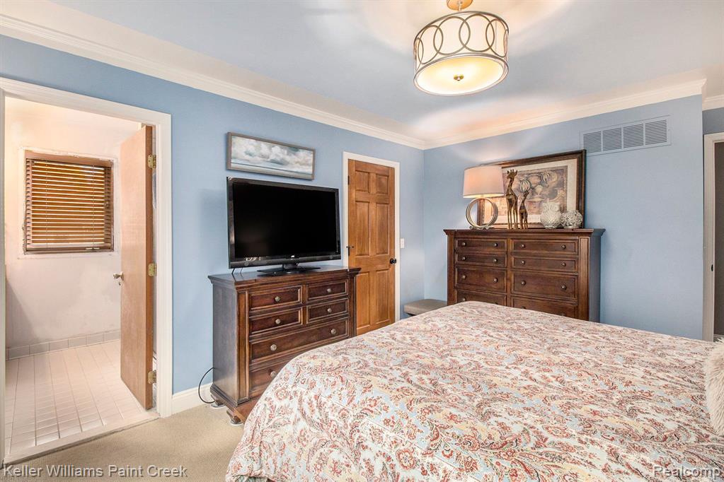 556 ORCHARD RIDGE Drive, Lake Orion, MI 48362 — Photo 13