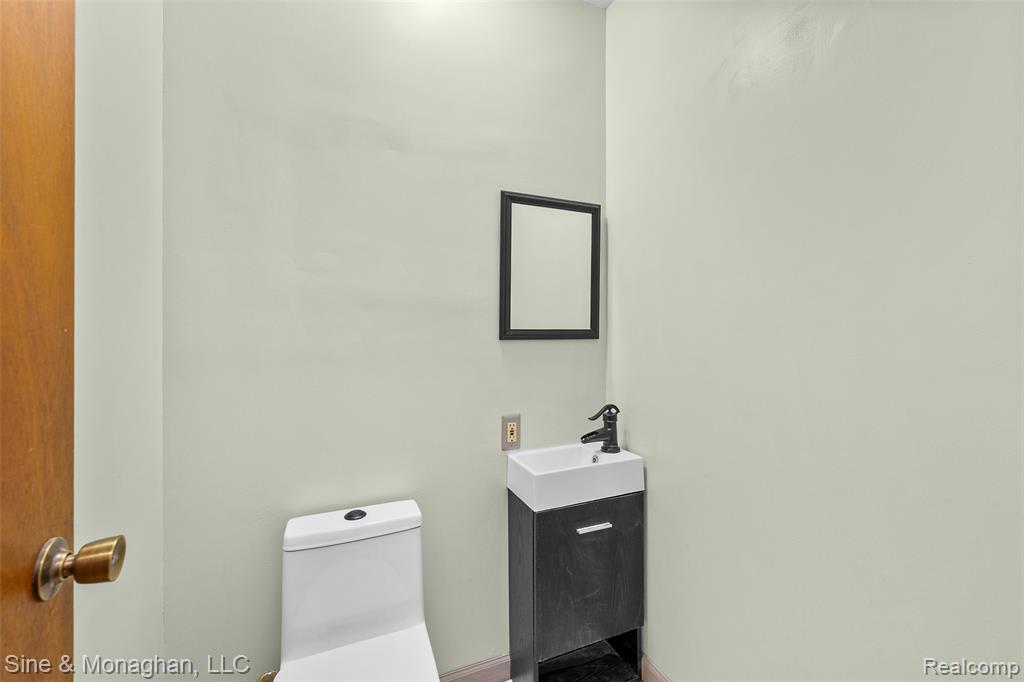 550 Hillcliff Drive, Waterford, MI 48328 — Photo 14