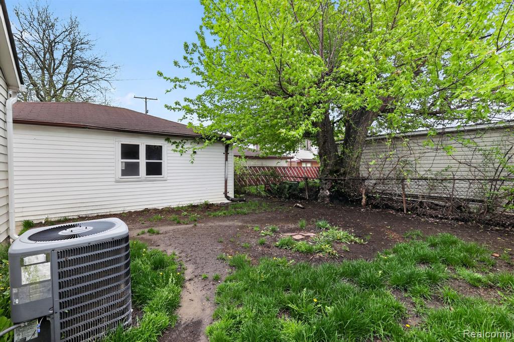 18570 Matthews Street, Riverview, MI 48193 — Photo 30